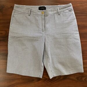 Talbots Perfect Shorts Bermuda Size 8 Blue White Stripe Seersucker 100% Cotton